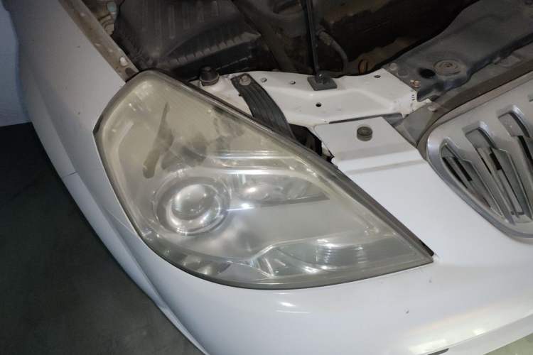 Used Buick Excelle 2013 1.5L Automatic Classic Model Right Front Headlight