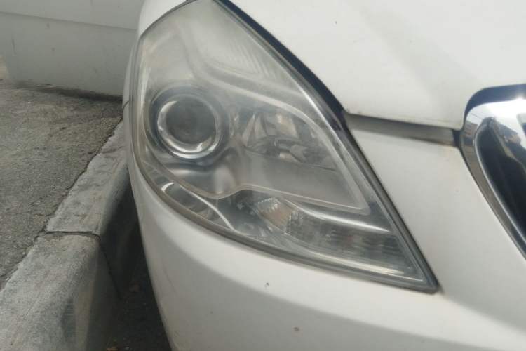 Used Buick Excelle 2013 1.5L Automatic Classic Model Right Front Headlight