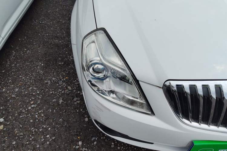 Used Buick Excelle 2013 1.5L Automatic Classic Model Right Front Headlight
