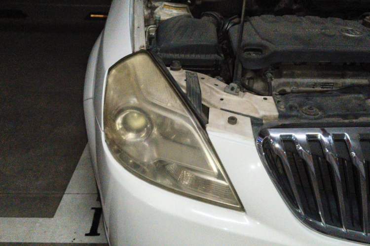 Used Buick Excelle 2013 1.5L Automatic Classic Model Right Front Headlight