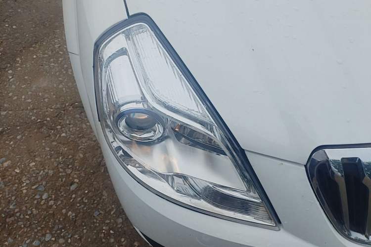 Used Buick Excelle 2013 1.5L Manual Luxury Model Right Front Headlight