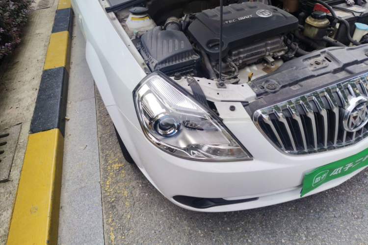Used Buick Excelle 2013 1.5L Automatic Classic Model Right Front Headlight