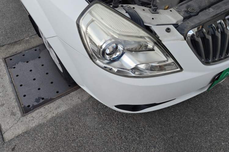 Used Buick Excelle 2013 1.5L Automatic Classic Model Right Front Headlight