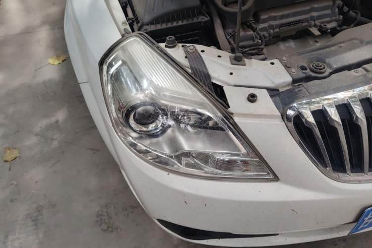 Used Buick Excelle 2013 1.5L Automatic Classic Model Right Front Headlight