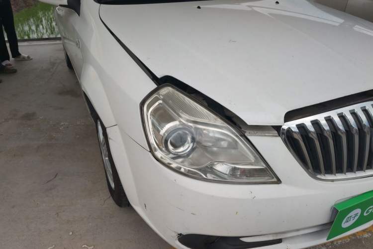 Used Buick Excelle 2013 1.5L Automatic Classic Model Right Front Headlight