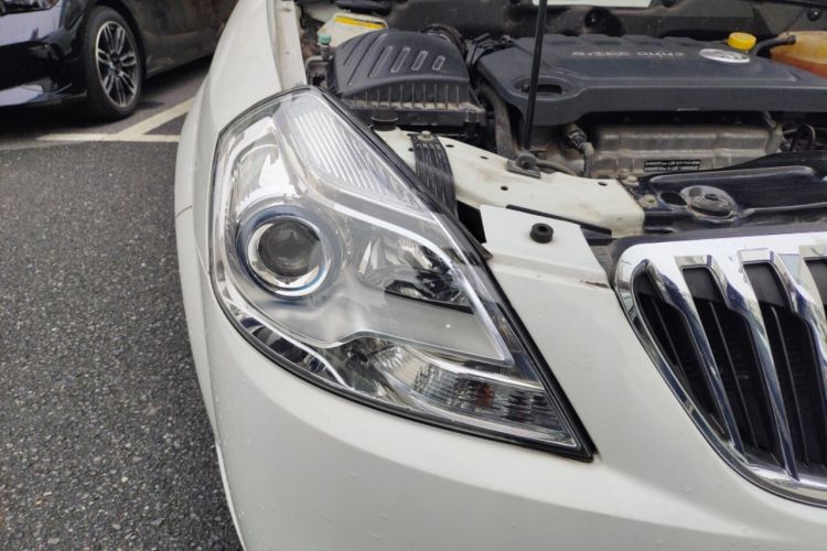 Used Buick Excelle 2013 1.5L Manual Classic Model Right Front Headlight