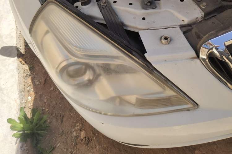Used Buick Excelle 2013 1.5L Automatic Classic Model Right Front Headlight