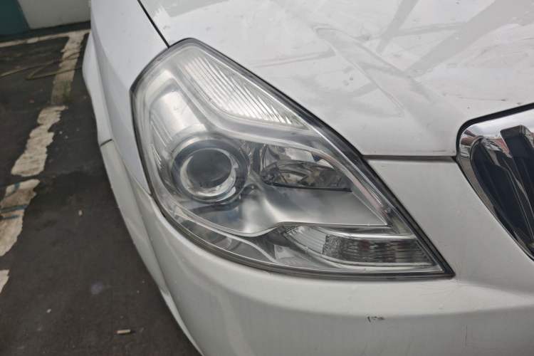 Used Buick Excelle 2013 1.5L Automatic Classic Model Right Front Headlight