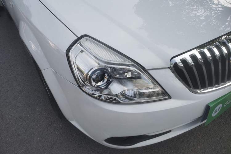 Used Buick Excelle 2013 1.5L Automatic Classic Model Right Front Headlight