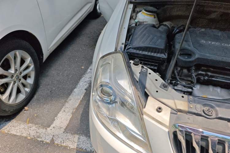 Used Buick Excelle 2013 1.5L Manual Classic Model Right Front Headlight