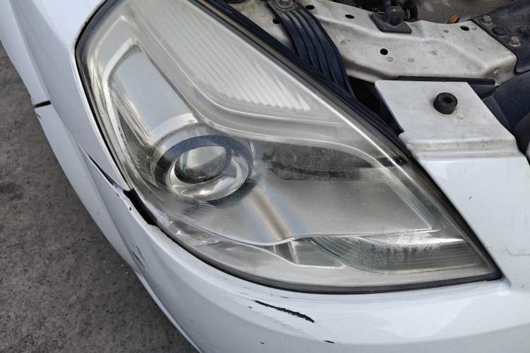 Used Buick Excelle 2013 1.5L Automatic Classic Model Right Front Headlight