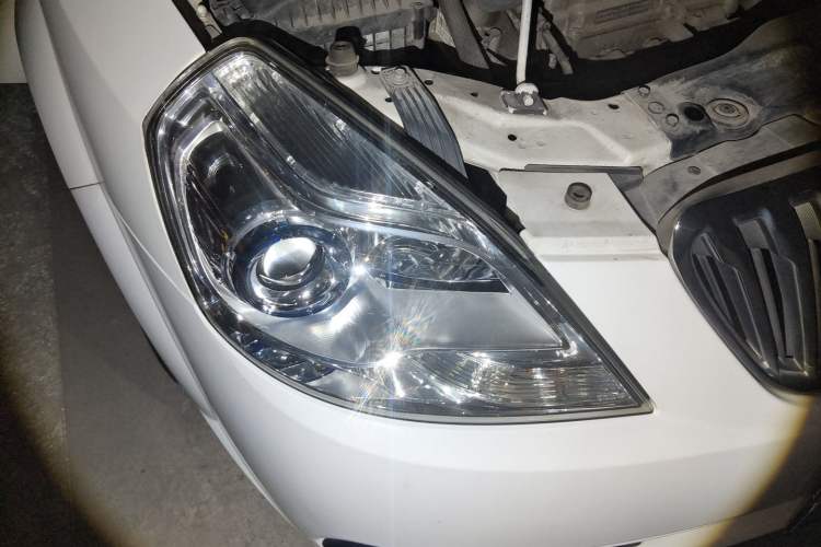 Used Buick Excelle 2013 1.5L Manual Classic Model Right Front Headlight