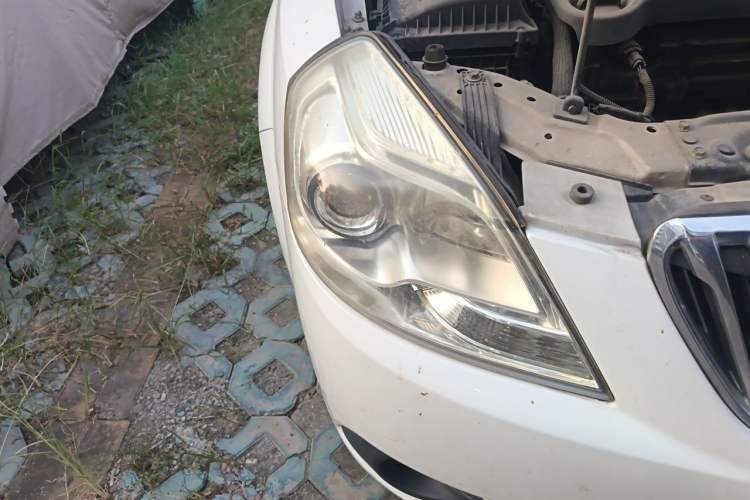 Used Buick Excelle 2013 1.5L Automatic Classic Model Right Front Headlight
