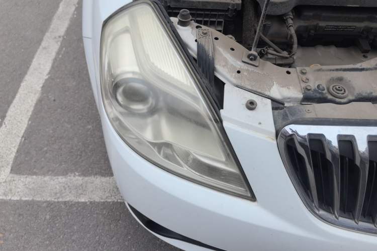 Used Buick Excelle 2013 1.5L Automatic Classic Model Right Front Headlight