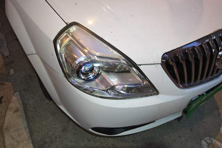 Used Buick Excelle 2013 1.5L Automatic Classic Model Right Front Headlight