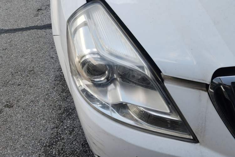Used Buick Excelle 2013 1.5L Automatic Classic Model Right Front Headlight