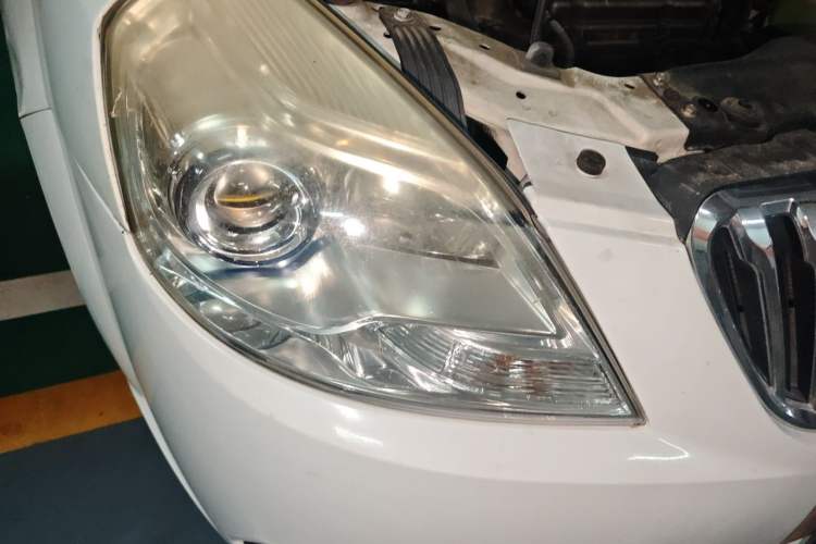 Used Buick Excelle 2013 1.5L Automatic Classic Model Right Front Headlight