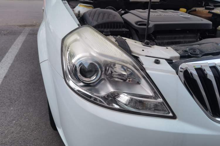 Used Buick Excelle 2013 1.5L Automatic Classic Model Right Front Headlight