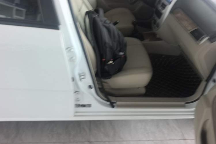Used Buick Excelle 2013 1.5L Manual Luxury Model Right Front Seat