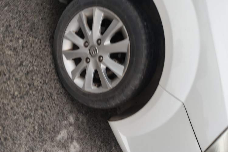 Used Buick Excelle 2013 1.5L Automatic Luxury Model Right Front Wheel Hub