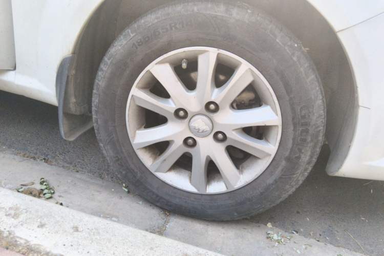 Used Buick Excelle 2013 1.5L Automatic Classic Model Right Front Wheel Hub