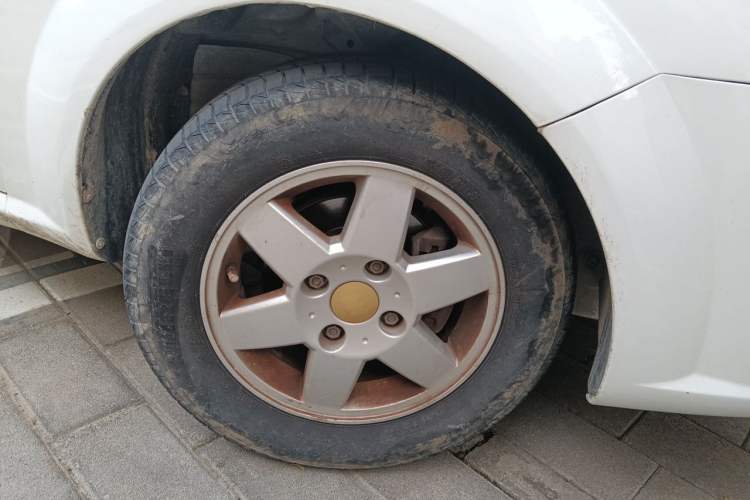 Used Buick Excelle 2013 1.5L Automatic Classic Model Right Front Wheel Hub