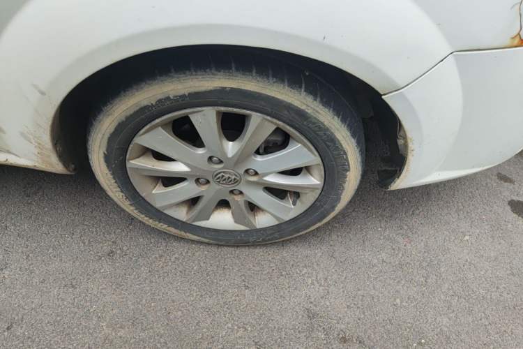 Used Buick Excelle 2013 1.5L Automatic Luxury Model Right Front Wheel Hub