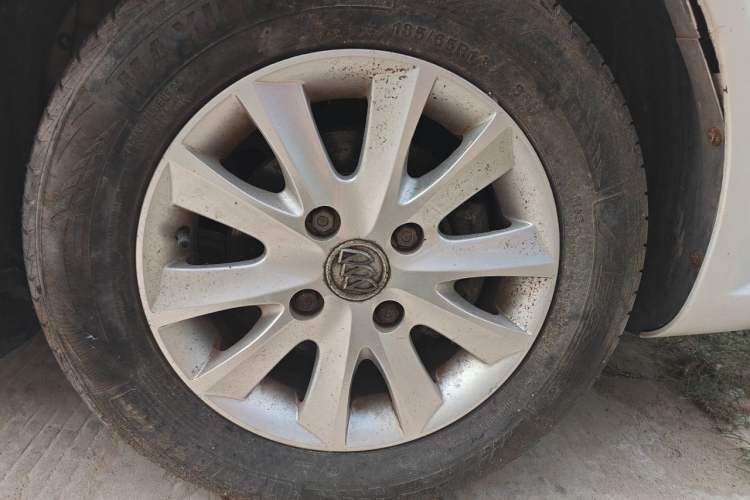 Used Buick Excelle 2013 1.5L Automatic Classic Model Right Front Wheel Hub
