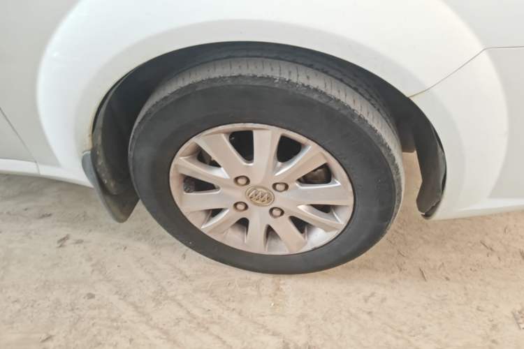 Used Buick Excelle 2013 1.5L Automatic Classic Model Right Front Wheel Hub