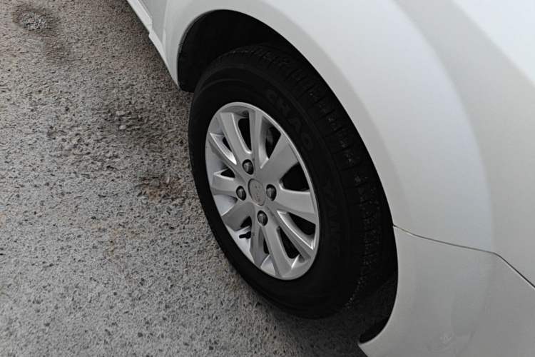 Used Buick Excelle 2013 1.5L Automatic Classic Model Right Front Wheel Hub