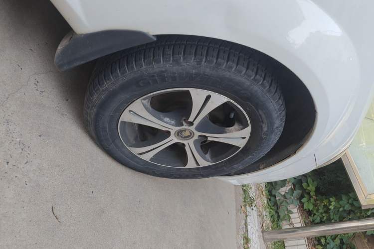 Used Buick Excelle 2013 1.5L Automatic Classic Model Right Front Wheel Hub
