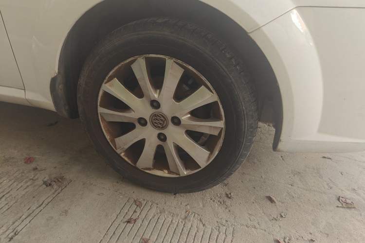 Used Buick Excelle 2013 1.5L Automatic Luxury Model Right Front Wheel Hub