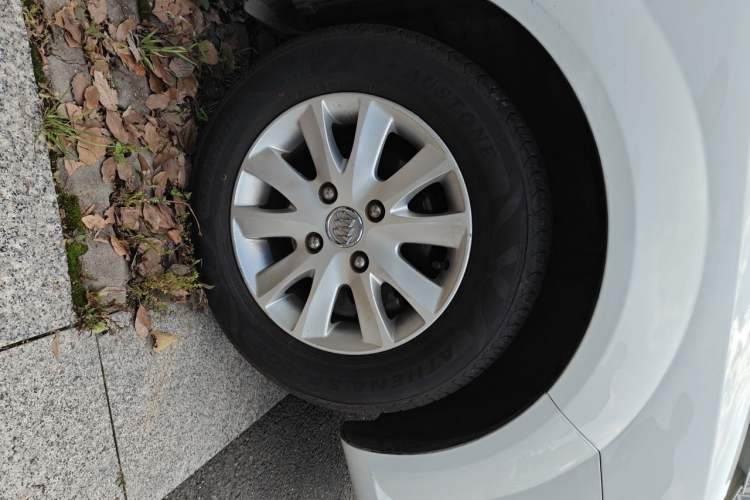 Used Buick Excelle 2013 1.5L Manual Classic Model Right Front Wheel Hub