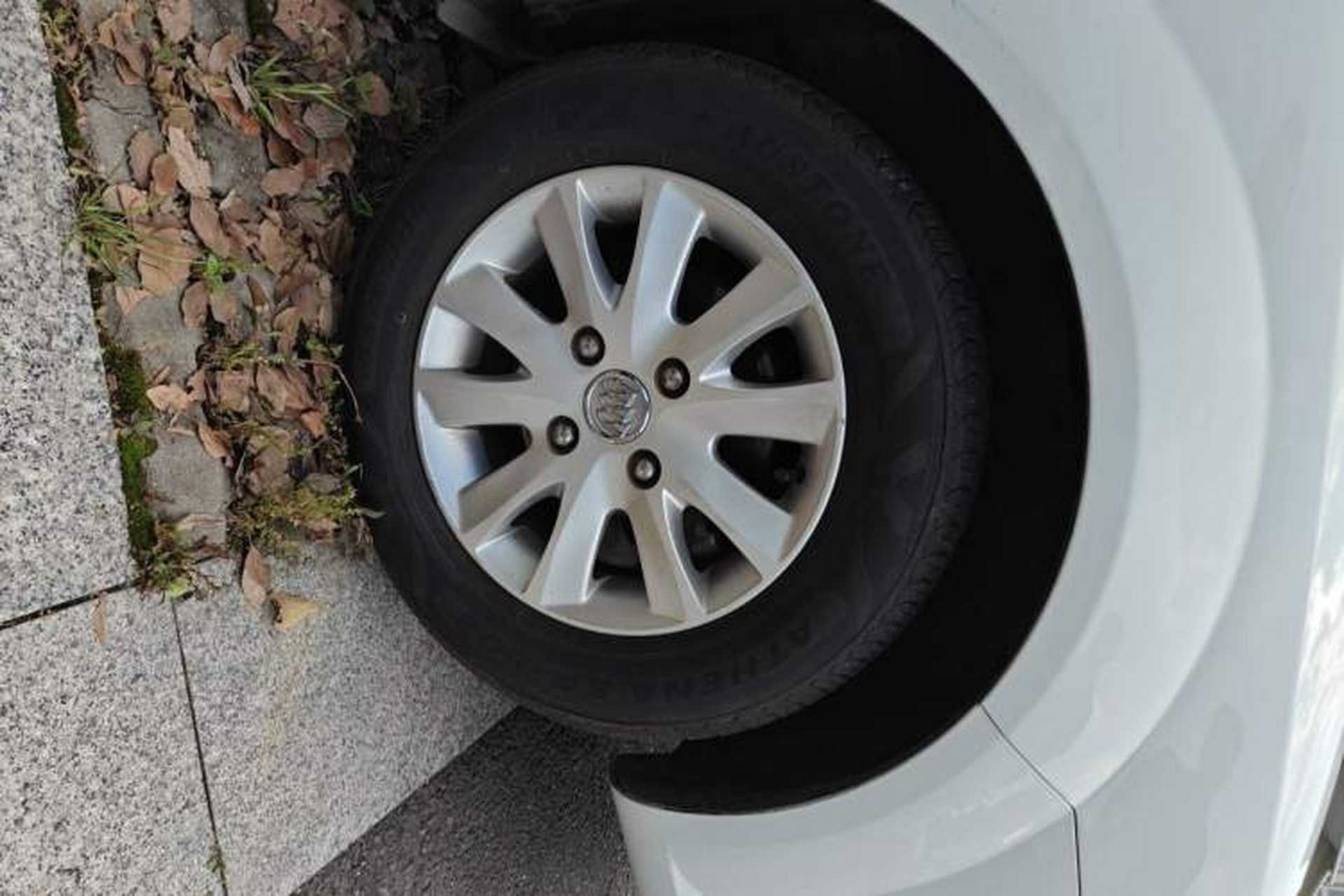Used Buick Excelle 2013 1.5L Manual Classic Model Right Front Wheel Hub