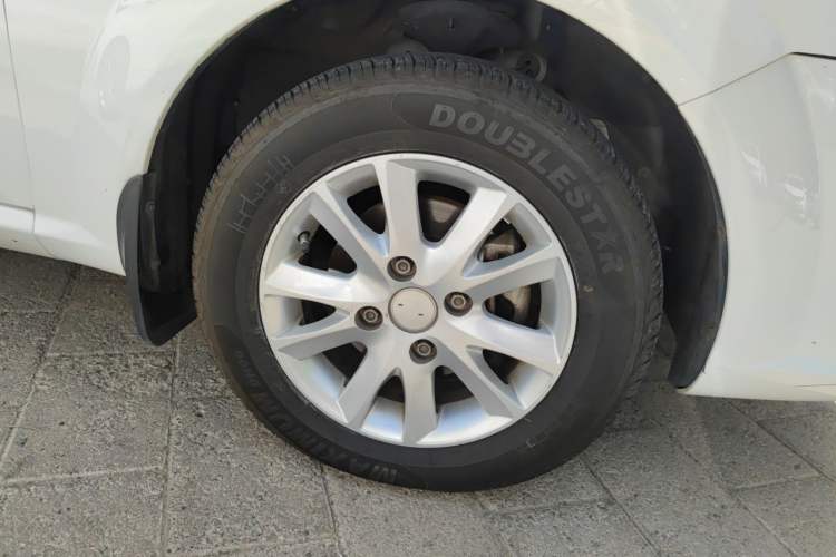 Used Buick Excelle 2013 1.5L Automatic Classic Model Right Front Wheel Hub