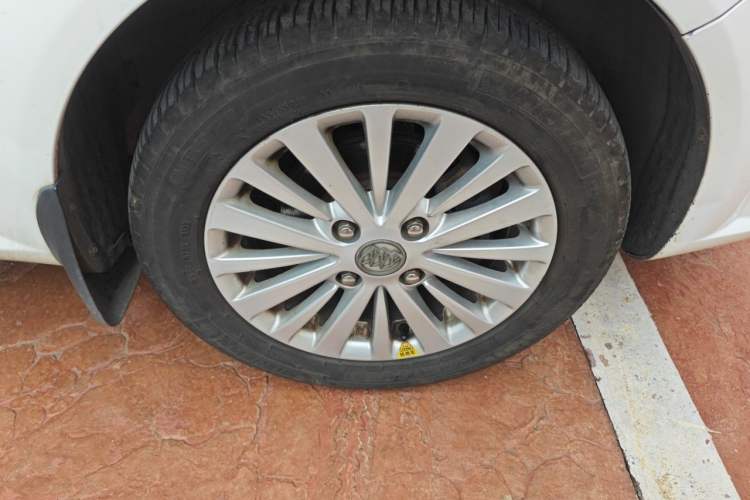 Used Buick Excelle 2013 1.5L Automatic Classic Model Right Front Wheel Hub