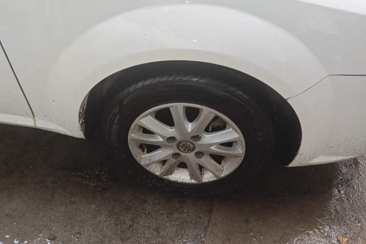 Used Buick Excelle 2013 1.5L Automatic Classic Model Right Front Wheel Hub