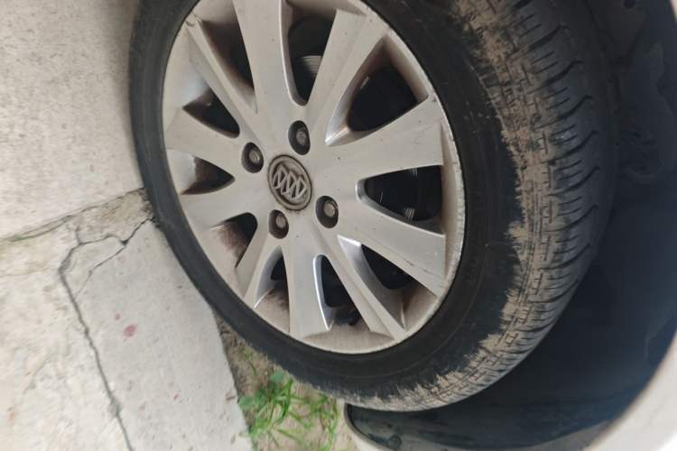 Used Buick Excelle 2013 1.5L Manual Luxury Model Right Front Wheel Hub