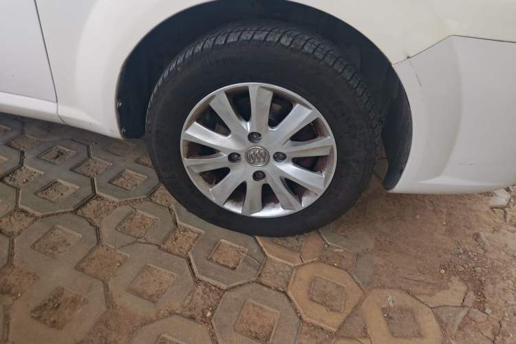 Used Buick Excelle 2013 1.5L Automatic Classic Model Right Front Wheel Hub