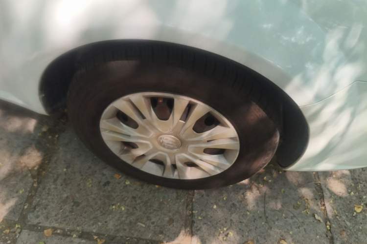 Used Buick Excelle 2013 1.5L Automatic Classic Model Right Front Wheel Hub
