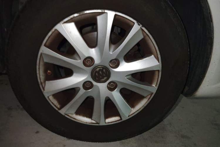 Used Buick Excelle 2013 1.5L Automatic Classic Model Right Front Wheel Hub