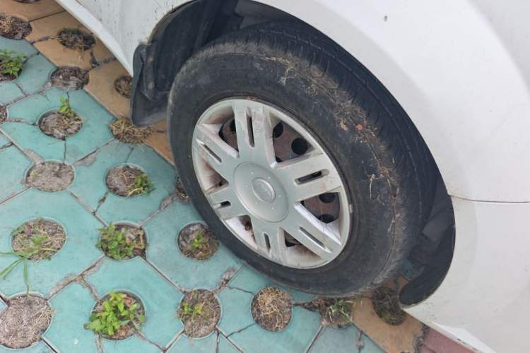 Used Buick Excelle 2013 1.5L Automatic Classic Model Right Front Wheel Hub