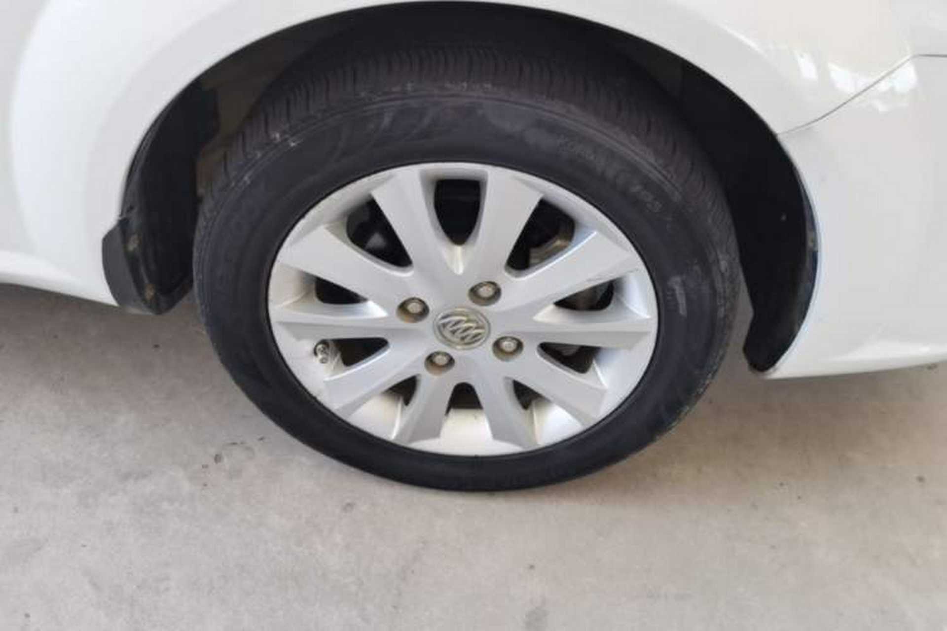 Used Buick Excelle 2013 1.5L Automatic Luxury Model Right Front Wheel Hub