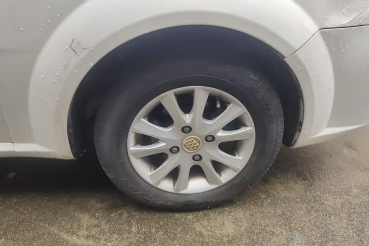 Used Buick Excelle 2013 1.5L Automatic Classic Model Right Front Wheel Hub