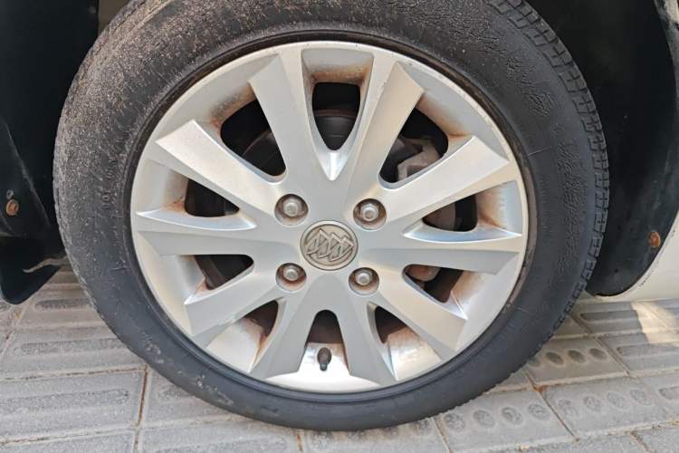 Used Buick Excelle 2013 1.5L Automatic Luxury Model Right Front Wheel Hub