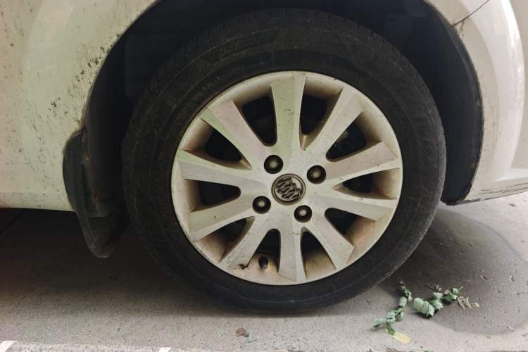 Used Buick Excelle 2013 1.5L Manual Luxury Model Right Front Wheel Hub
