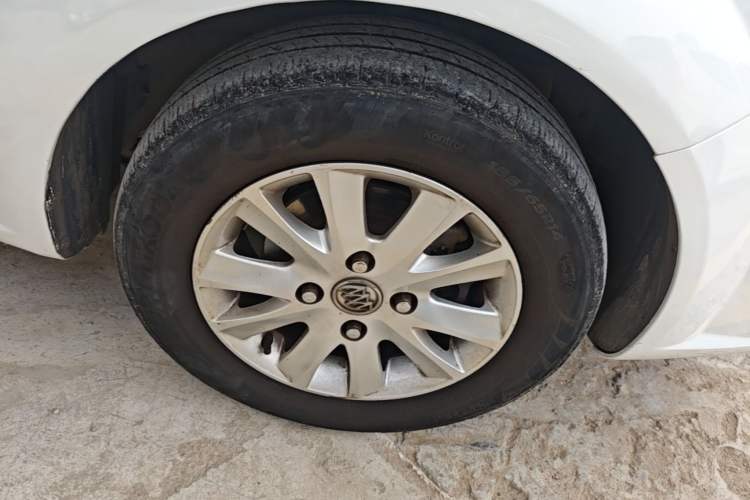 Used Buick Excelle 2013 1.5L Automatic Classic Model Right Front Wheel Hub