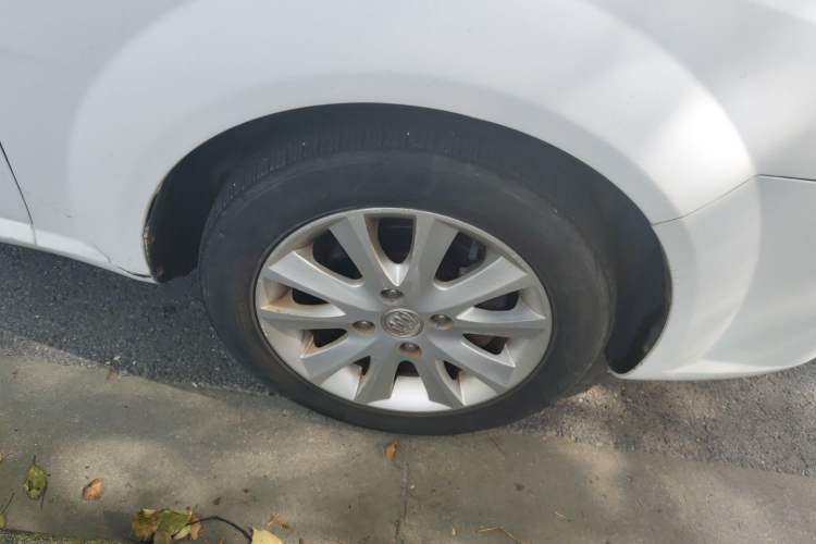 Used Buick Excelle 2013 1.5L Automatic Luxury Model Right Front Wheel Hub