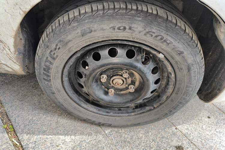 Used Buick Excelle 2013 1.5L Automatic Classic Model Right Front Wheel Hub