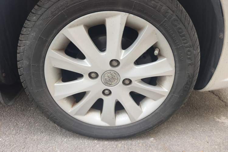 Used Buick Excelle 2013 1.5L Automatic Luxury Model Right Front Wheel Hub